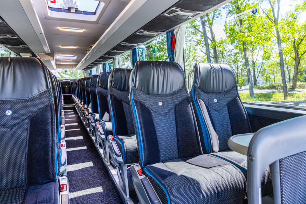 50-Sitzer Komfort-Reisebus